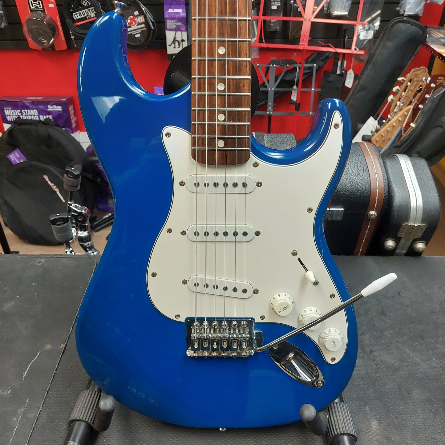 Silvertone SSS Strat Electric Guitar - Blue (USED)