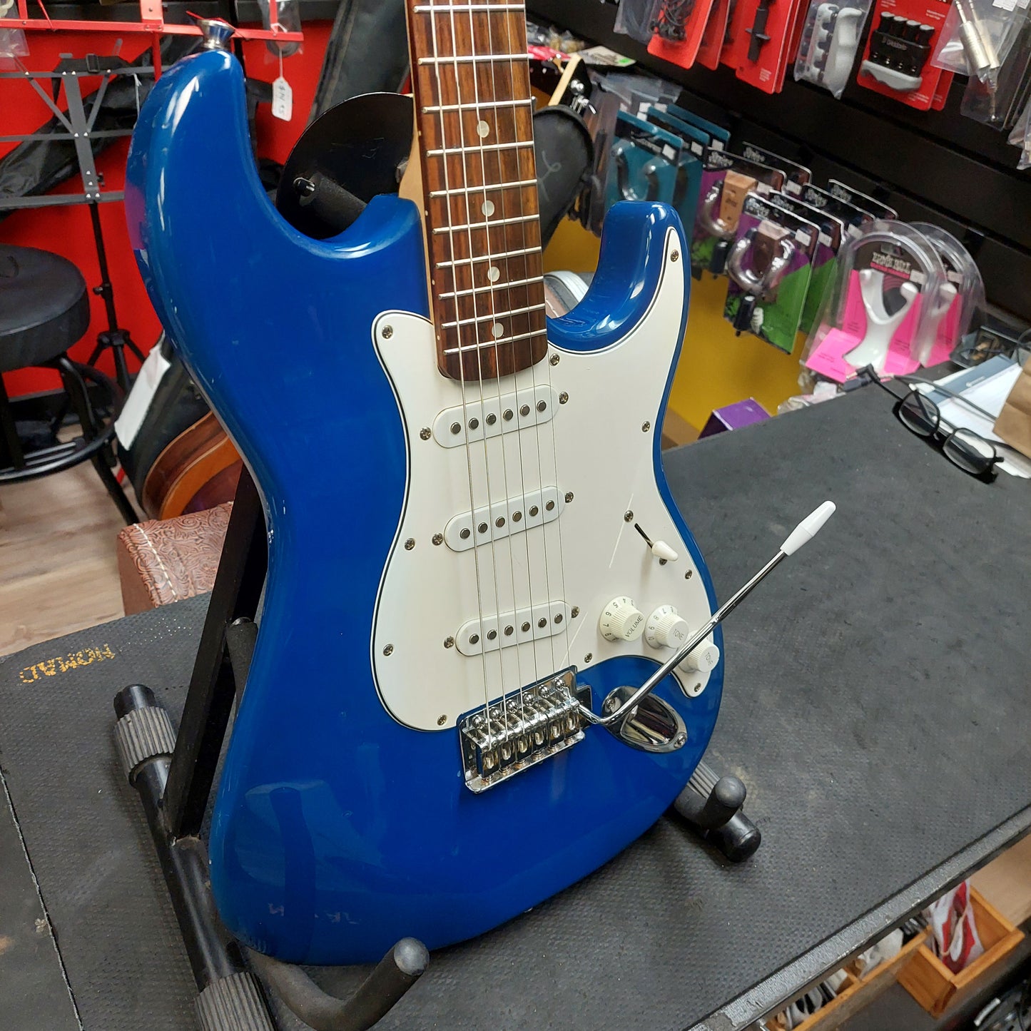 Silvertone SSS Strat Electric Guitar - Blue (USED)