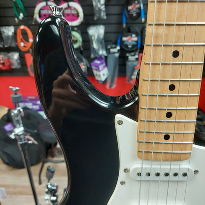 Behringer Strat Electric Guitar - Black (USED) SN# N0560106395