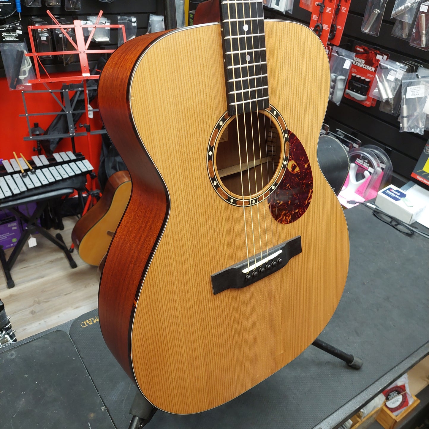 Eastman E2OM Cedar Top Acoustic Guitar - Natural w/ Eastman Poly Gig Bag SN# M2216367