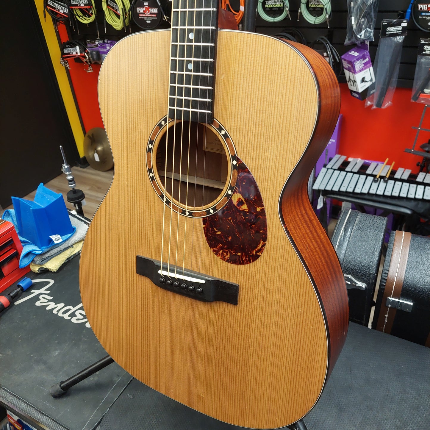 Eastman E2OM Cedar Top Acoustic Guitar - Natural w/ Eastman Poly Gig Bag SN# M2216367