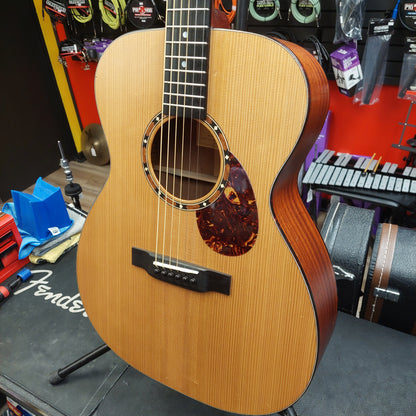 Eastman E2OM Cedar Top Acoustic Guitar - Natural w/ Eastman Poly Gig Bag SN# M2216367
