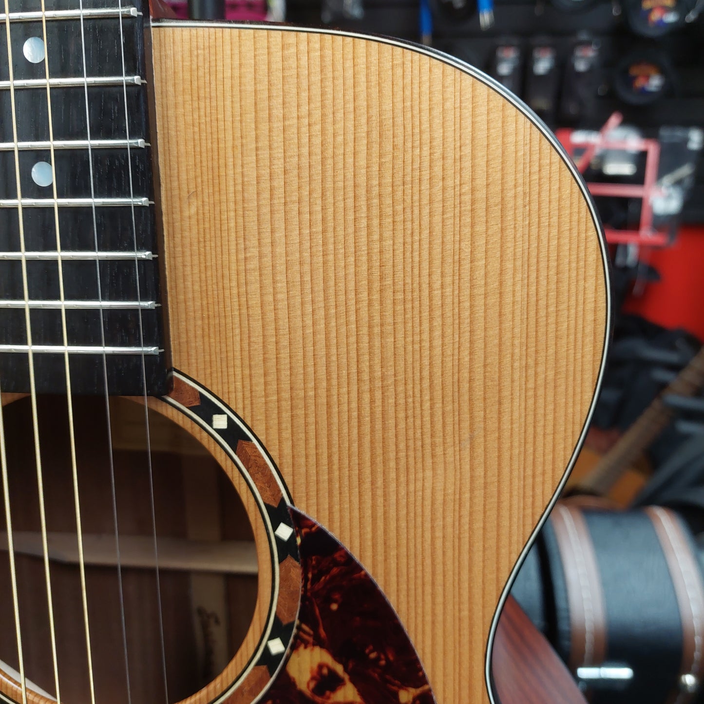 Eastman E2OM Cedar Top Acoustic Guitar - Natural w/ Eastman Poly Gig Bag SN# M2216367