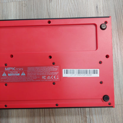 AKAI MPK mini 25-Key Midi Controller w/ Original Box  SN# (21)A12005248726265