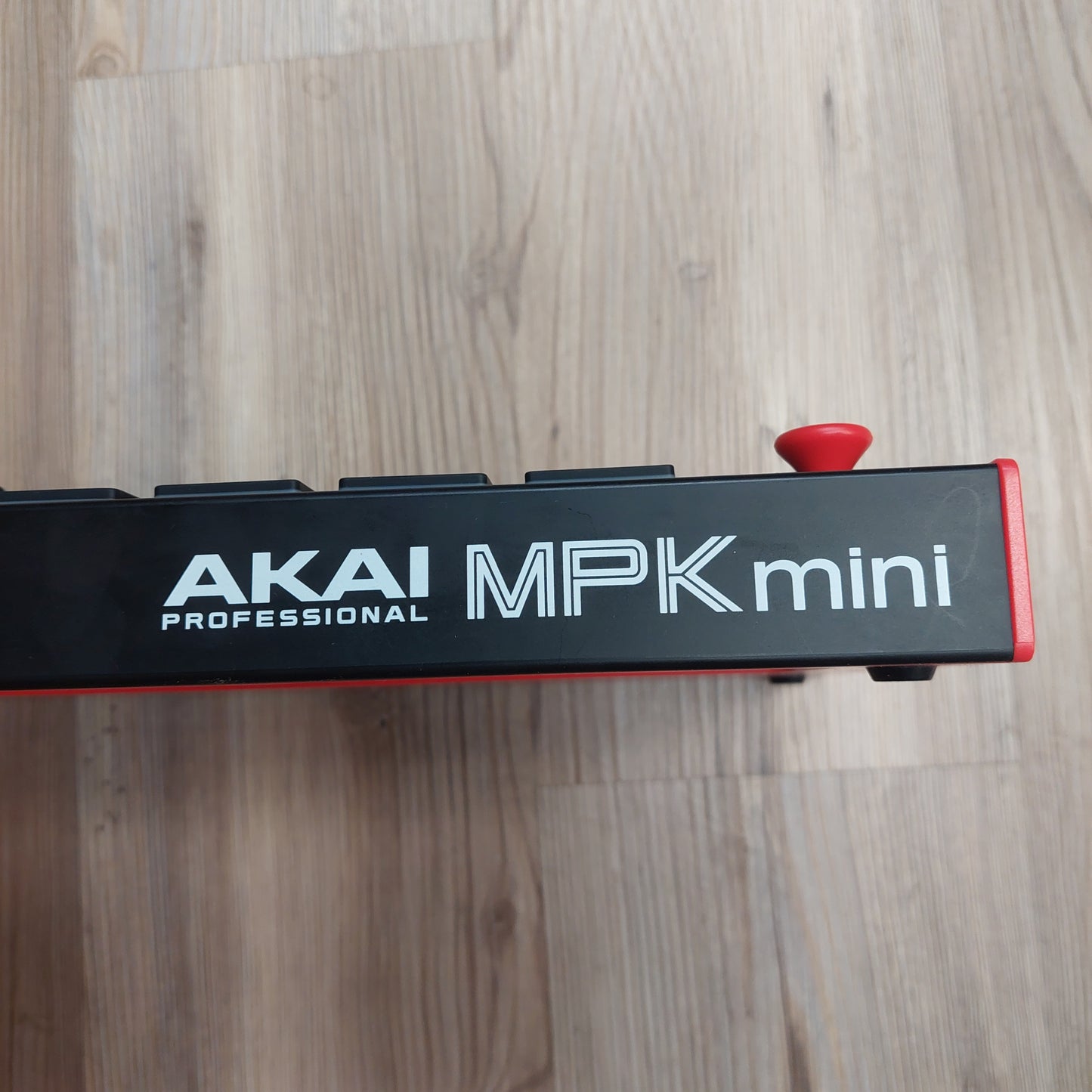 AKAI MPK mini 25-Key Midi Controller w/ Original Box  SN# (21)A12005248726265