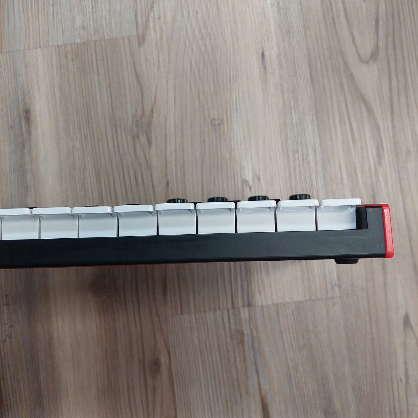 AKAI MPK mini 25-Key Midi Controller w/ Original Box  SN# (21)A12005248726265