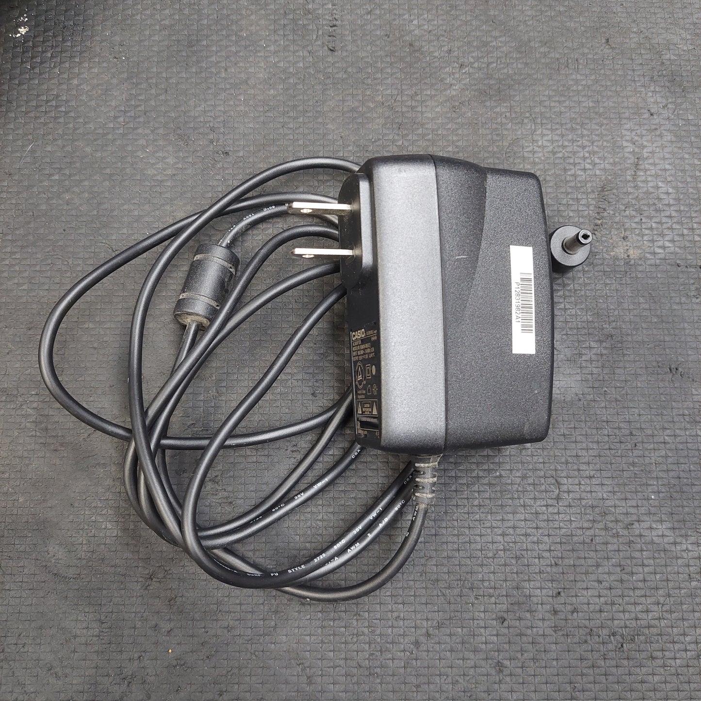 Casio LK-165 61-Key Portable Keyboard w/ Power Supply (USED)