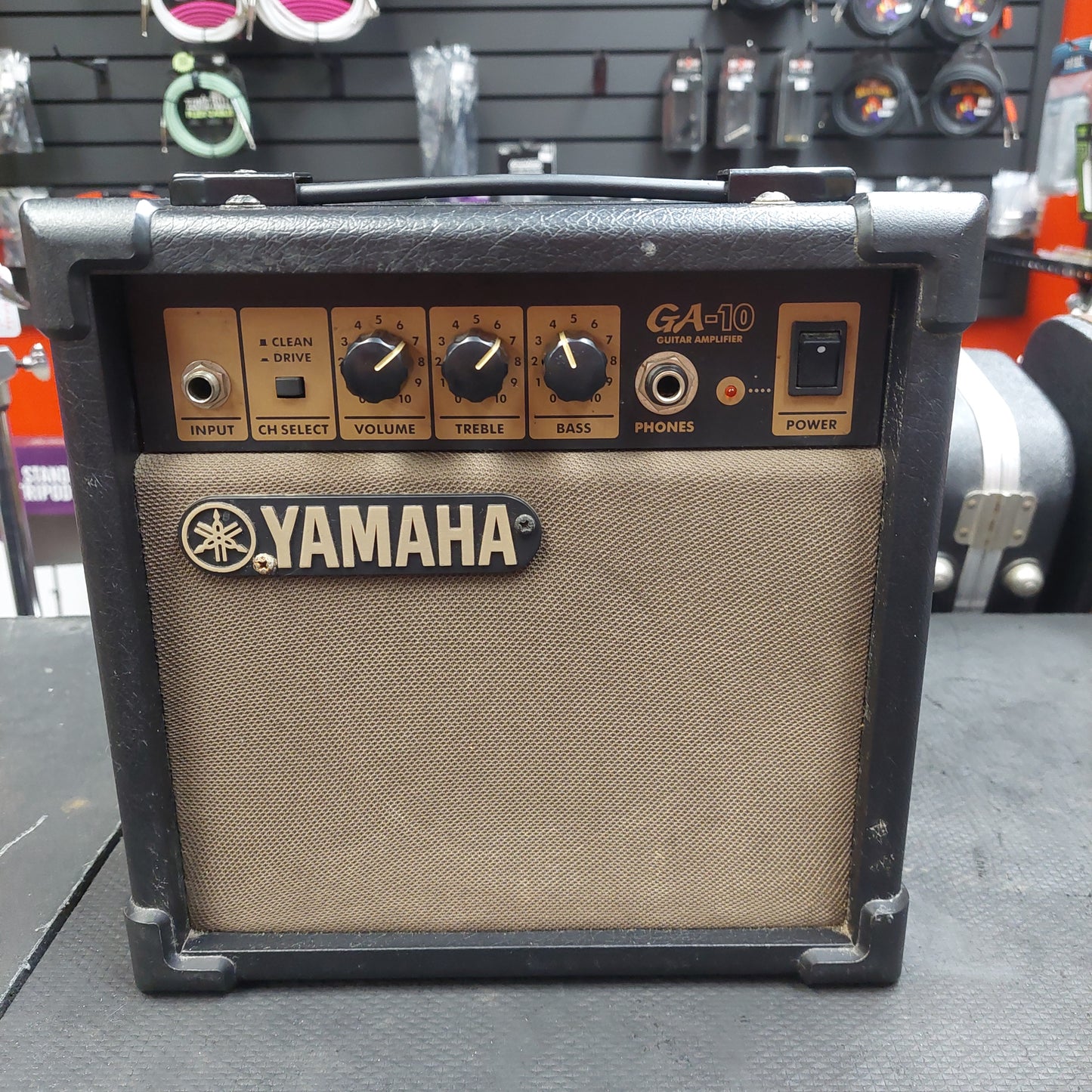 1990's YAMAHA GA-10 Guitar Amplifier 10W (USED) SN# 1477705UW