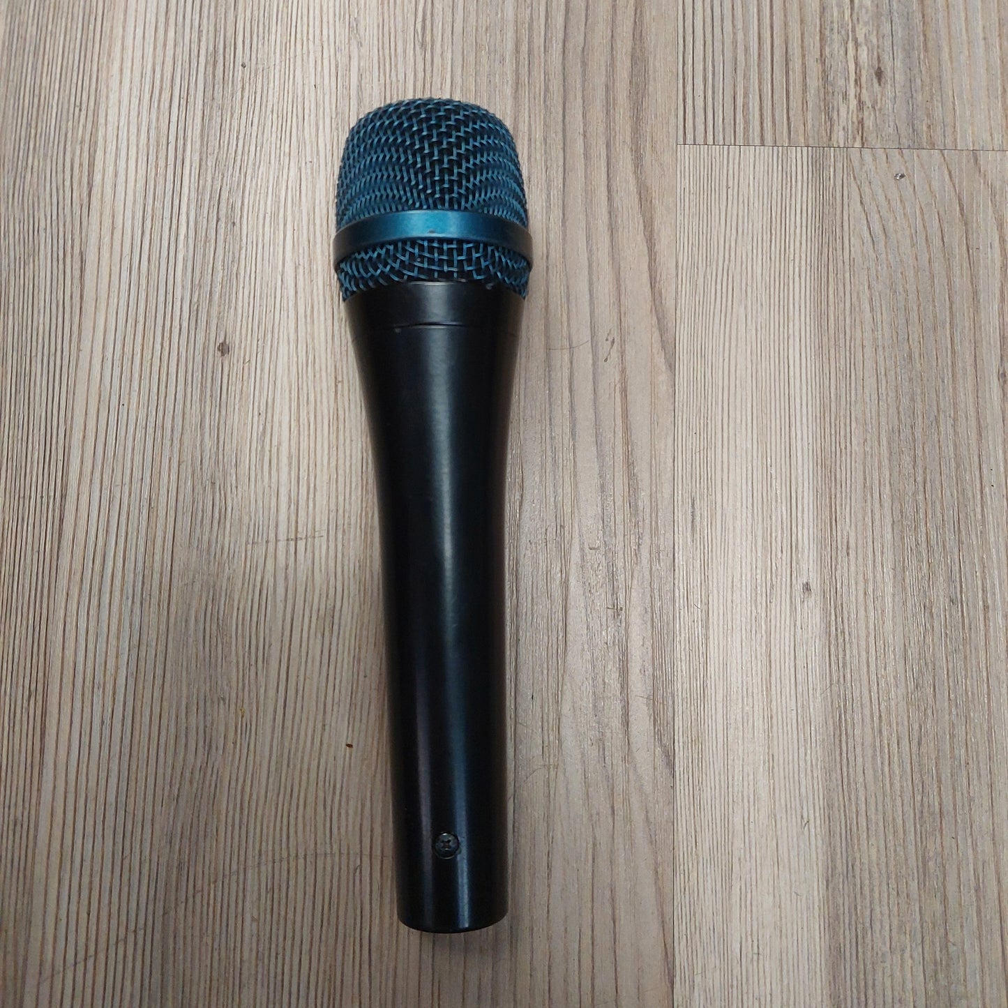 SENNHEISER e935 Dynamic Cardioid Microphone (USED) "Made In Germany"