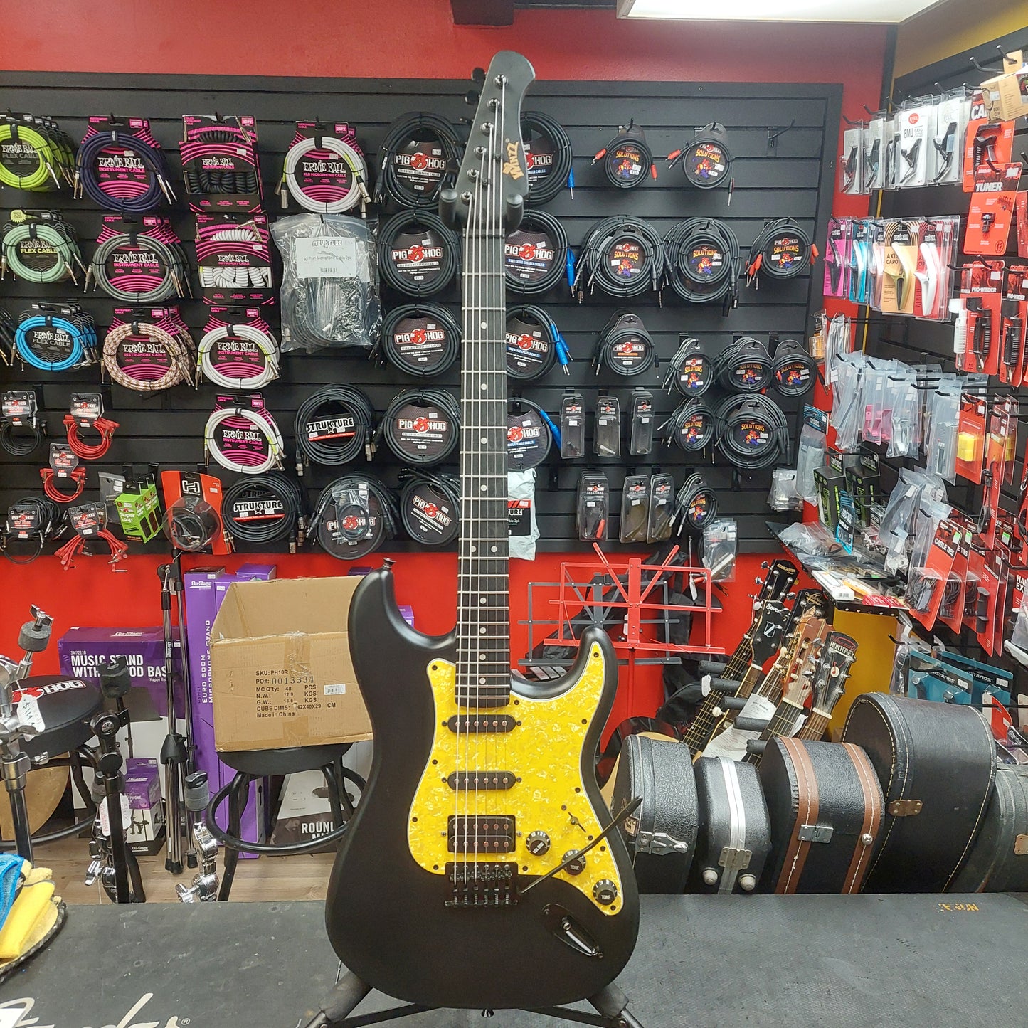 Winzz HSS Strat Electric Guitar - Black w/ Yellow Pickguard (USED)