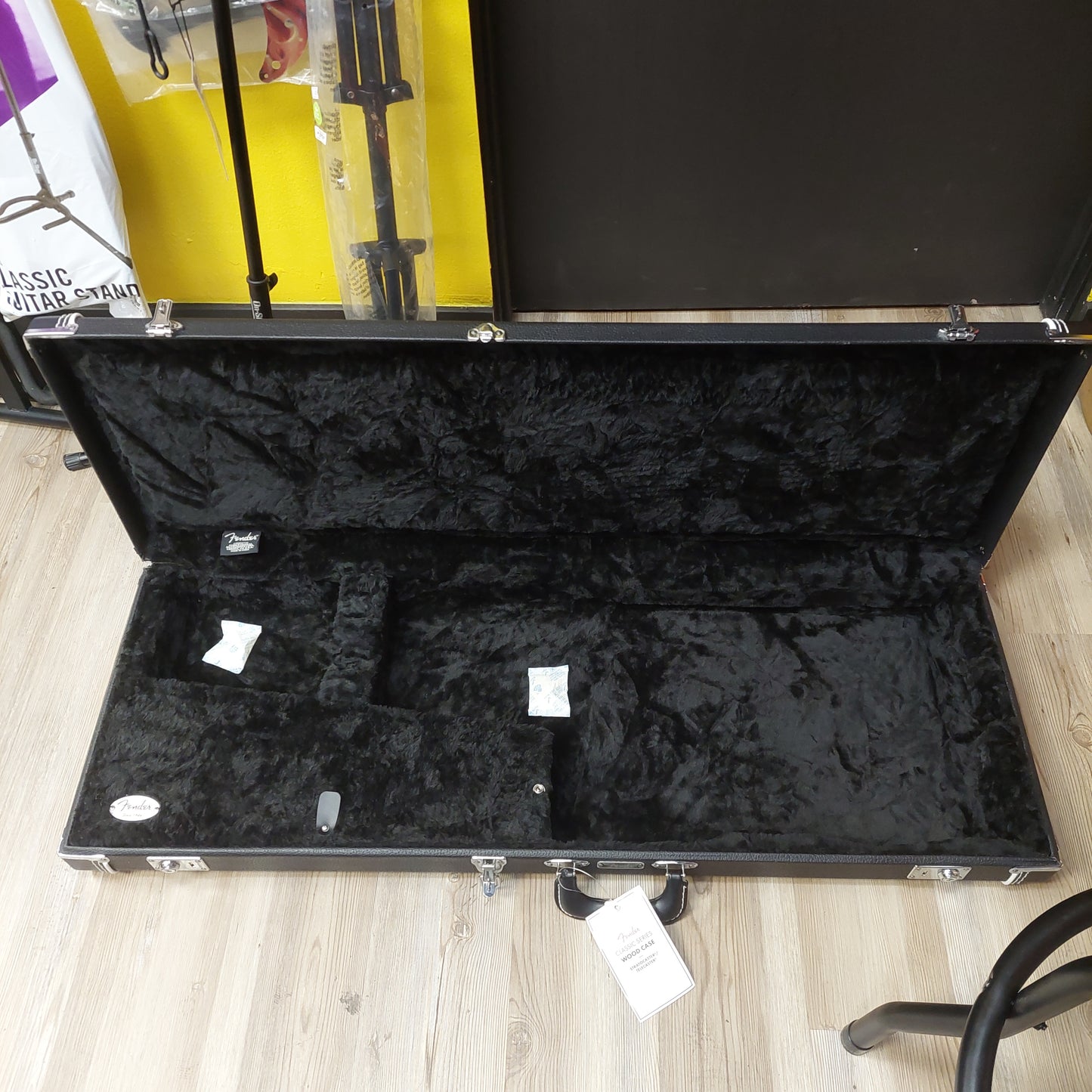 Fender Classic Series Wood Stratocaster / Telecaster Case (NEW OLD STOCK)