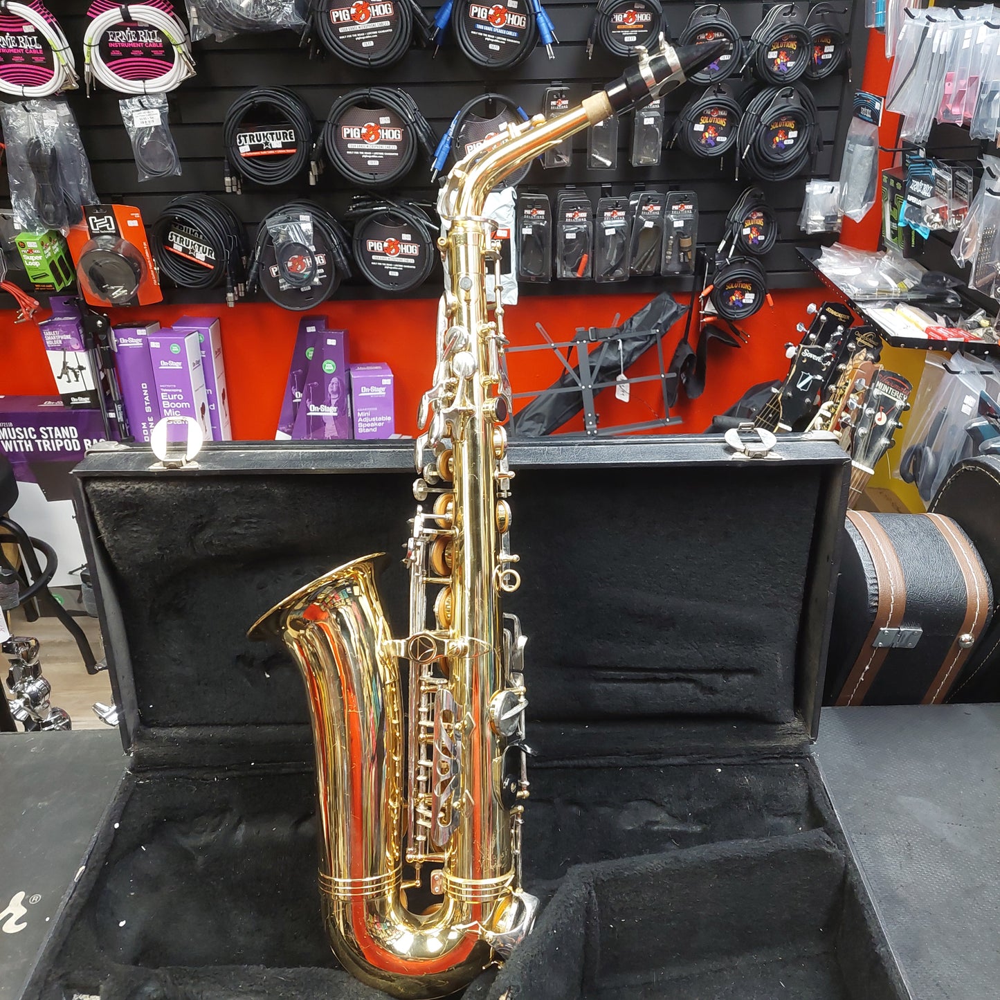 Vito Alto Saxophone - Gold Lacquer Finish w/ Hard Case (USED) "Made In Taiwan" Serial #540150