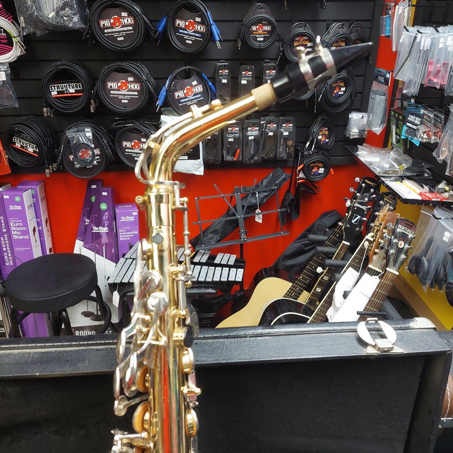 Vito Alto Saxophone - Gold Lacquer Finish w/ Hard Case (USED) "Made In Taiwan" Serial #540150