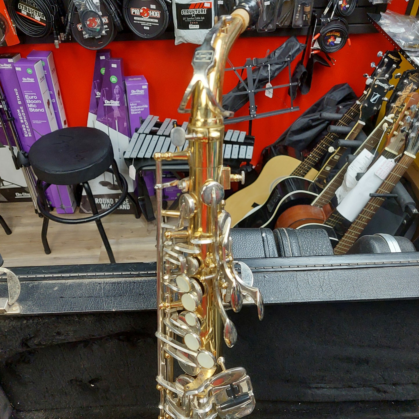 Vito Alto Saxophone - Gold Lacquer Finish w/ Hard Case (USED) "Made In Taiwan" Serial #540150