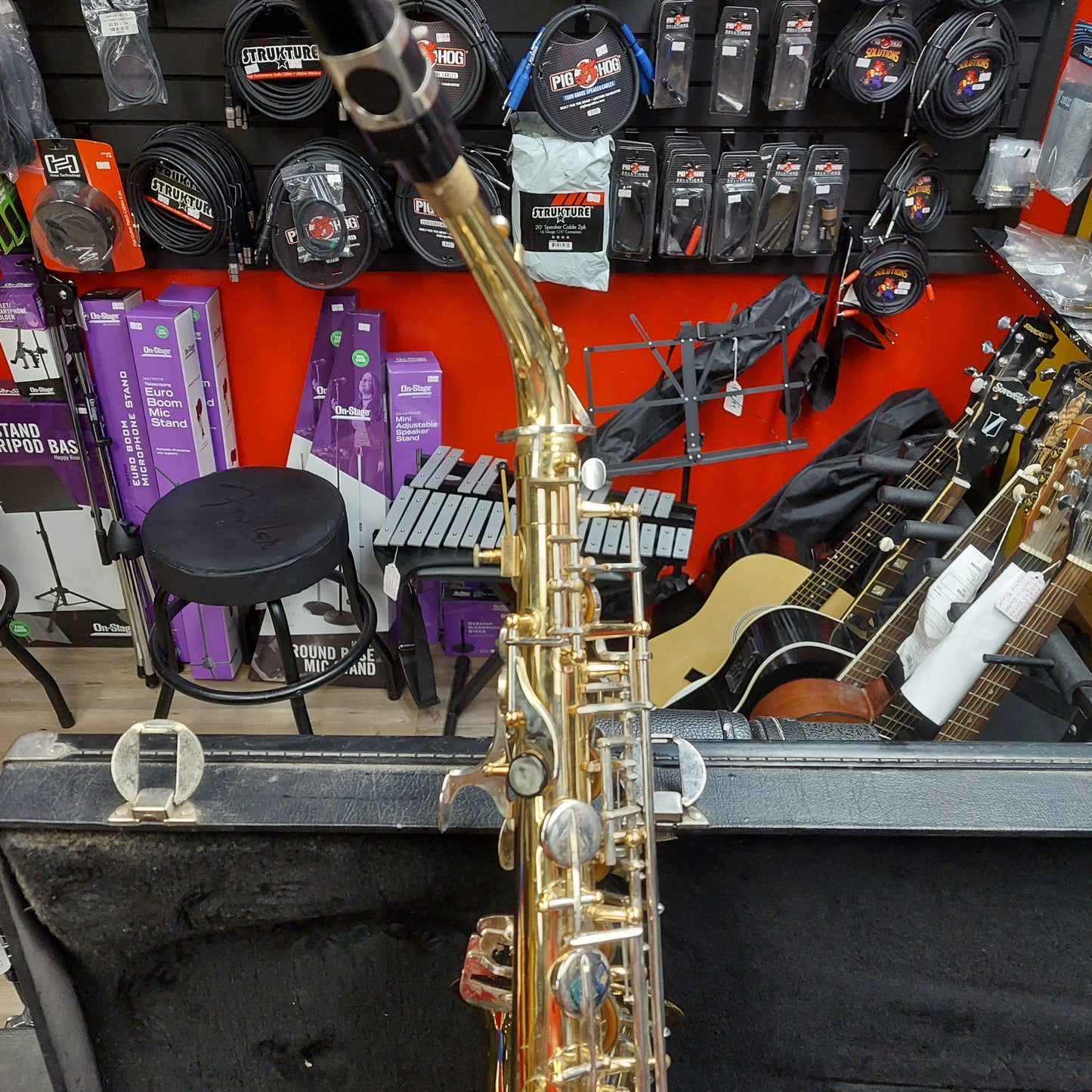 Vito Alto Saxophone - Gold Lacquer Finish w/ Hard Case (USED) "Made In Taiwan" Serial #540150