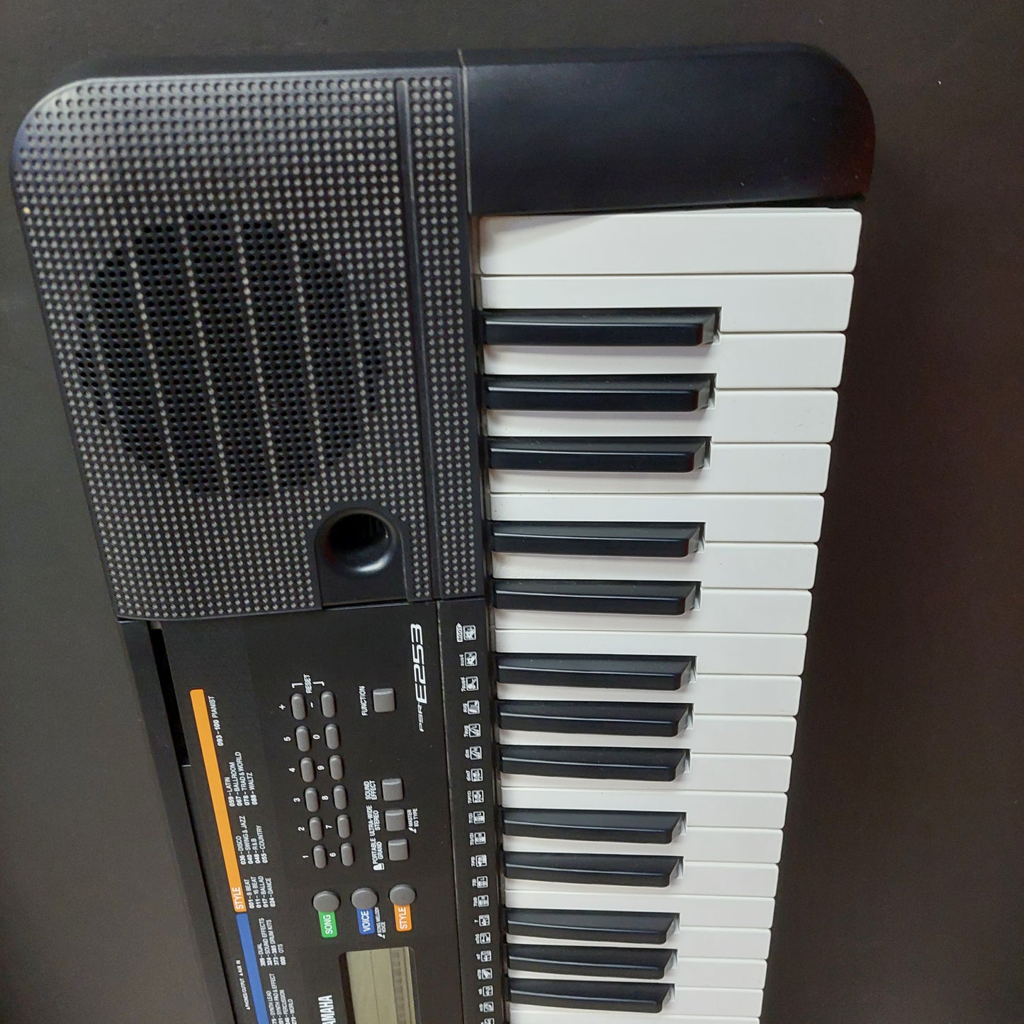 Yamaha E253 61-Key Keyboard - Black (USED) "No Power Cable" SN# 21UEWM07496
