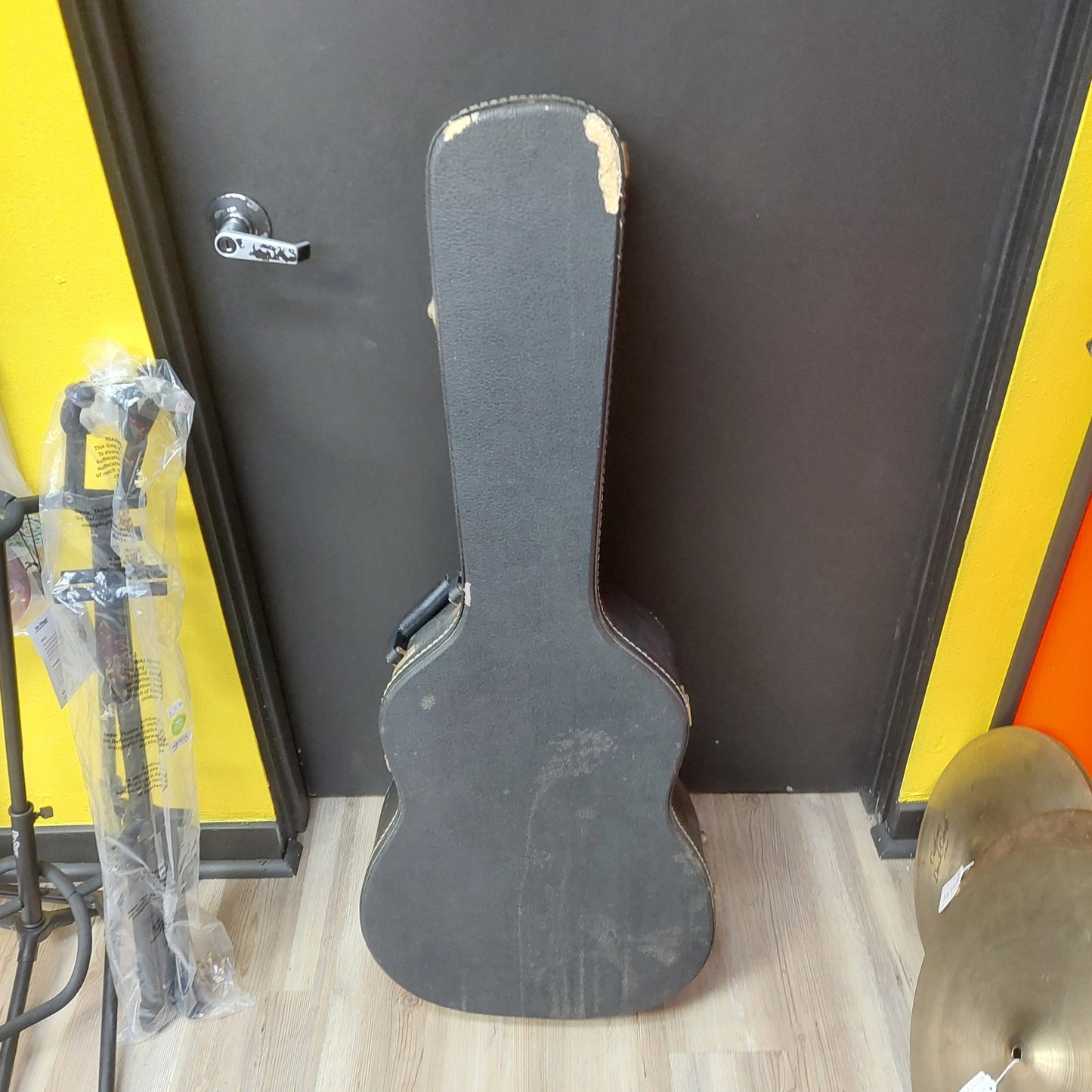 Dreadnought Acoustic Guitar Case Hard Case - Black (USED) "Has Minor Body Damage"