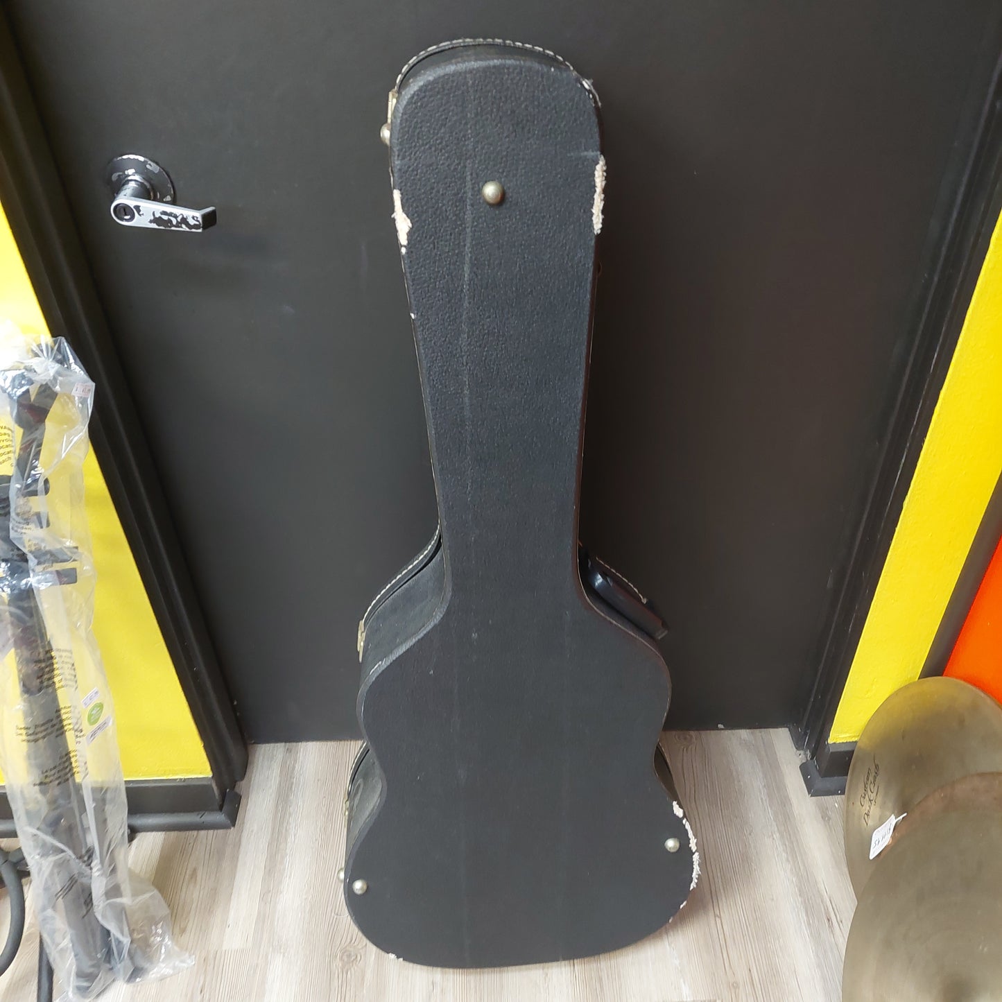 Dreadnought Acoustic Guitar Case Hard Case - Black (USED) "Has Minor Body Damage"