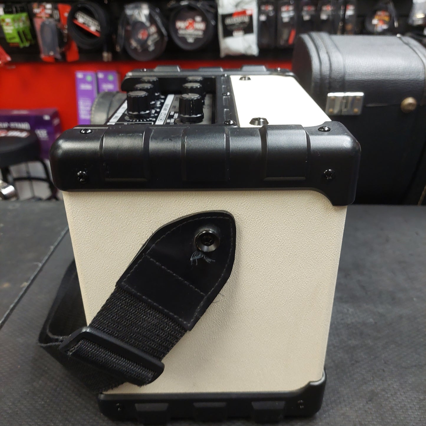 Roland Micro Cube 2W Guitar Amplifier - White (USED) SN# BW54179