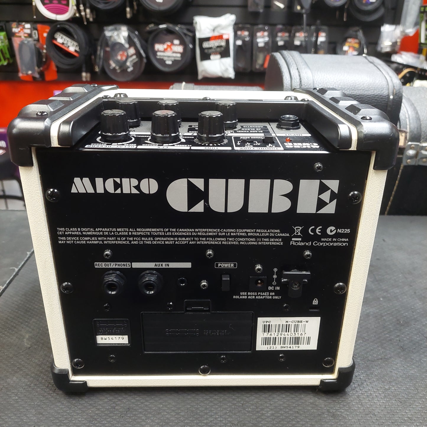 Roland Micro Cube 2W Guitar Amplifier - White (USED) SN# BW54179