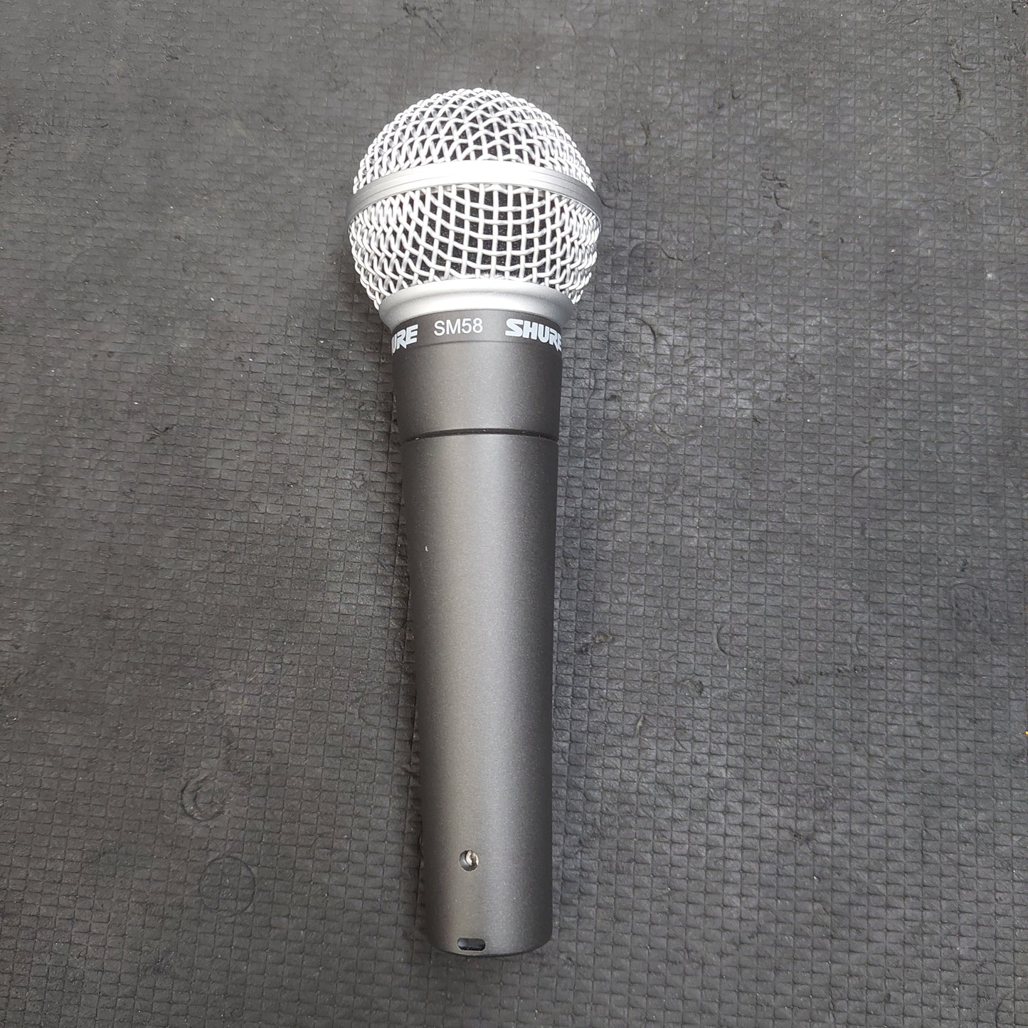 SHURE SM58 Cardioid Dynamic Vocal Microphone w/ Mic Clip, Pouch, & Original Box (USED) SN# 2EC28733729