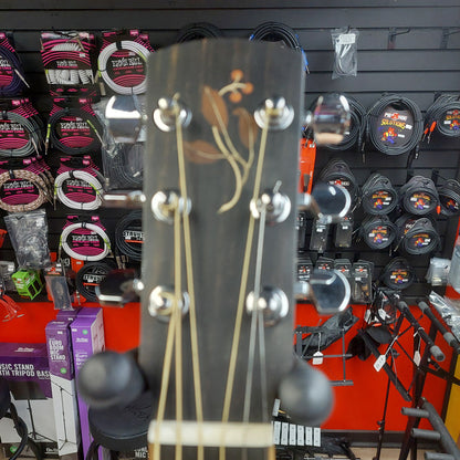 2005-2006 Jean Larrivee OM-03 Acoustic Guitar - Natural w/ Hard Case SN# 129309 "Made In USA"