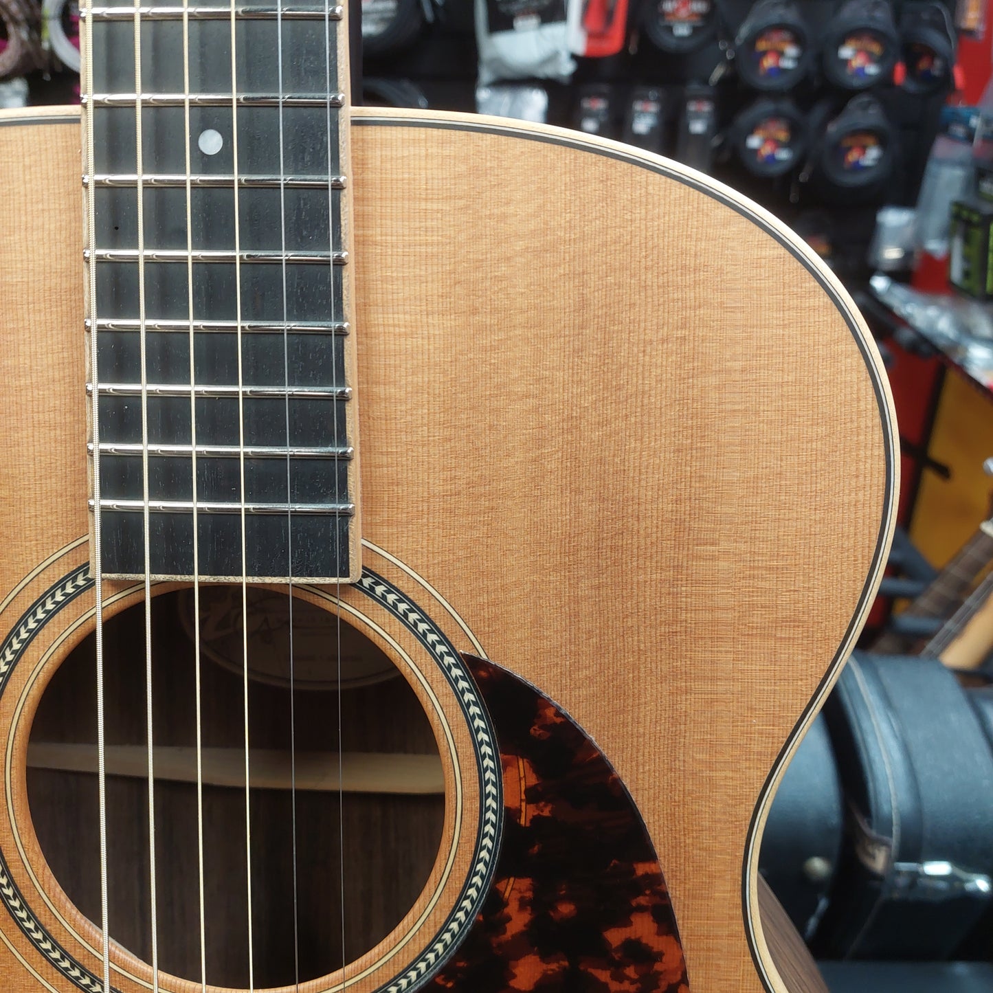 2005-2006 Jean Larrivee OM-03 Acoustic Guitar - Natural w/ Hard Case SN# 129309 "Made In USA"