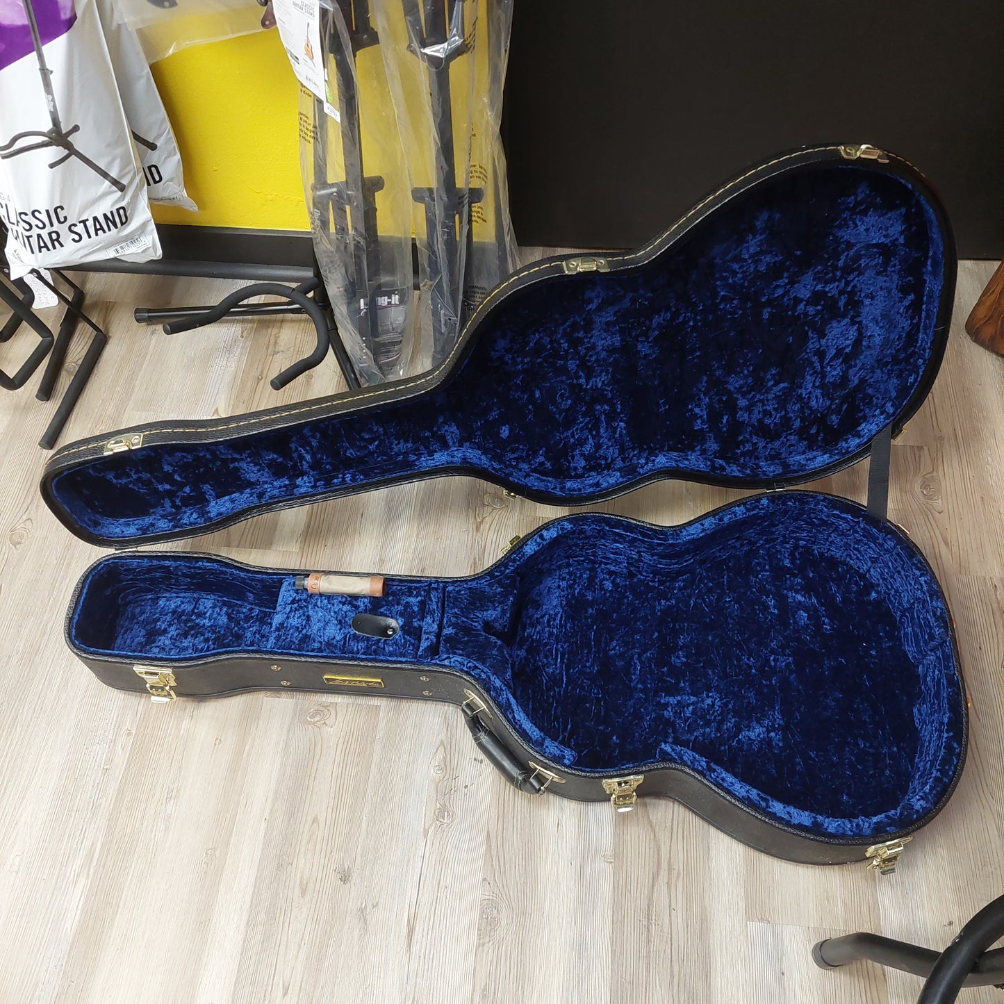 2005-2006 Jean Larrivee OM-03 Acoustic Guitar - Natural w/ Hard Case SN# 129309 "Made In USA"