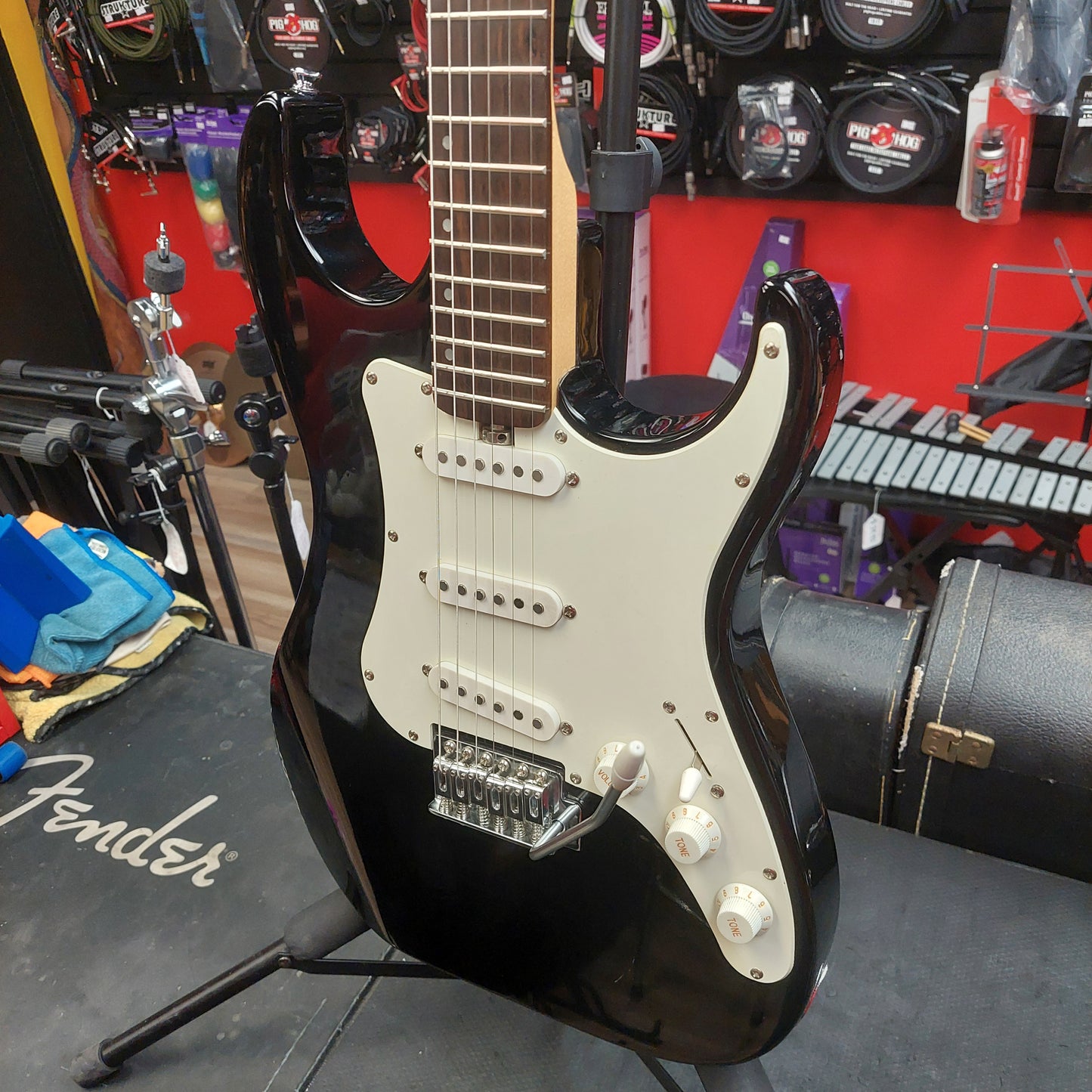 Lyon by Washburn Electric Guitar - Black  w/ Lyon Gig Bag (USED)
