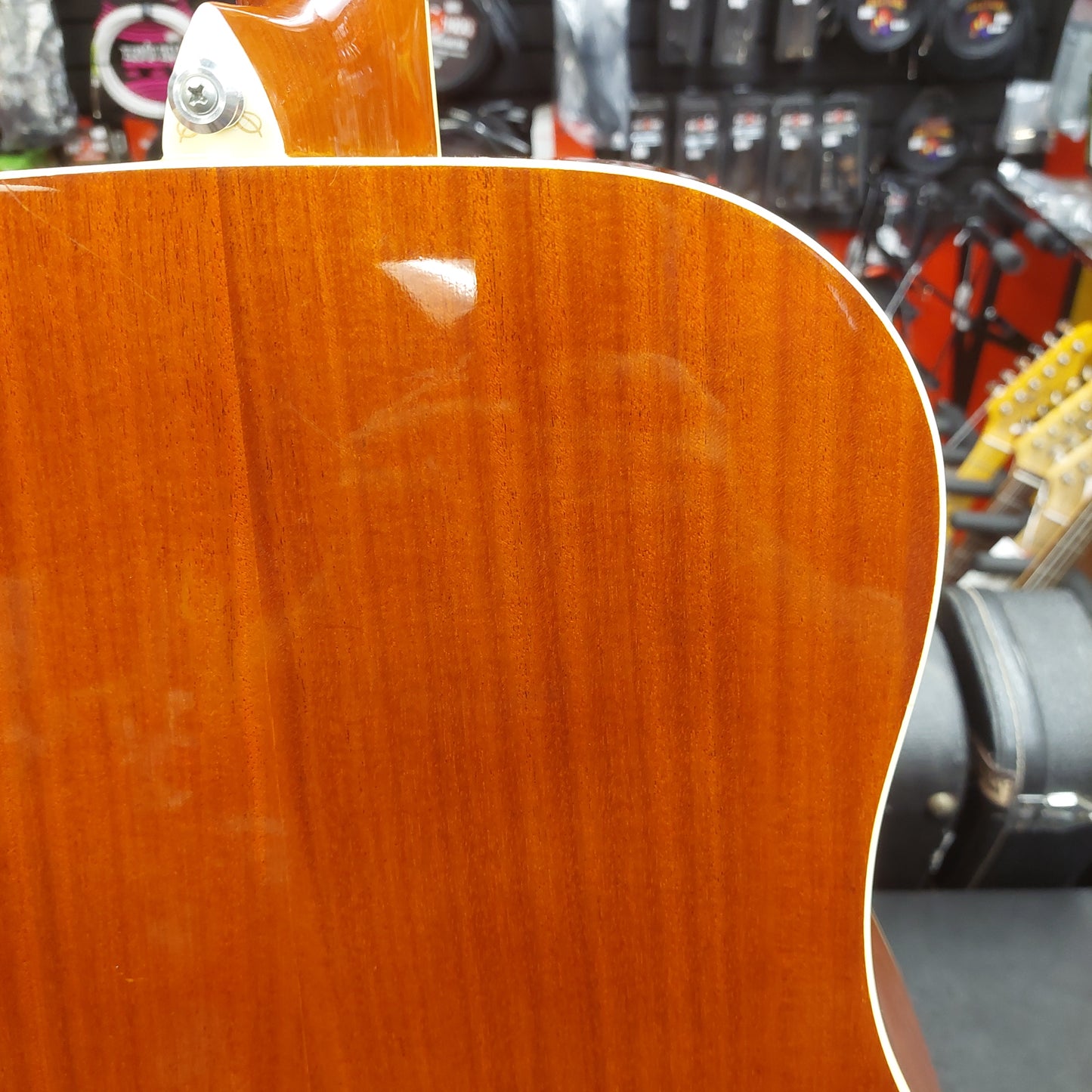 2004 Washburn D9C Acoustic Guitar - Natural SN# FC040701302
