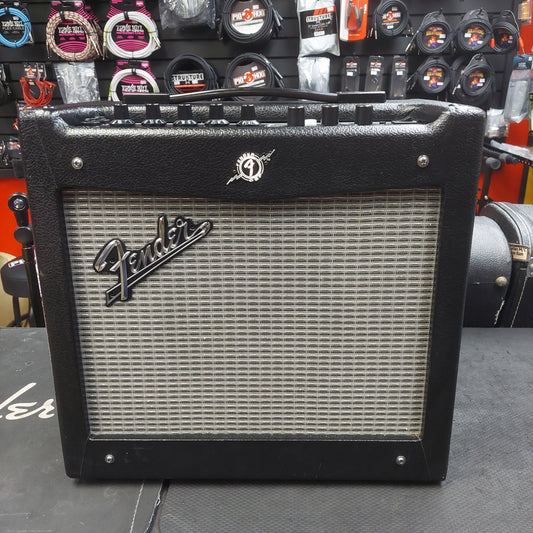 2014 Fender Mustang 1 (V.2) 20 Watt 120V 1x8" Modeling Guitar Combo Amplifier SN# CGPB14010701