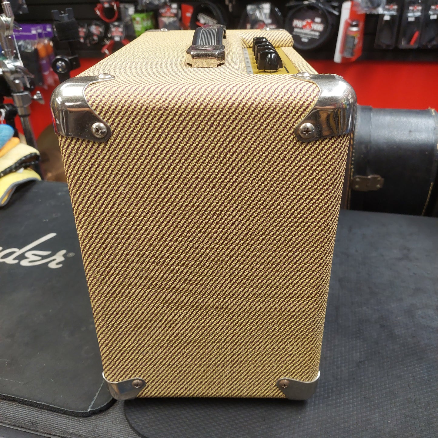 Rogue V15G 15W 1x6.5 Guitar Combo Amplifier - Tweed (USED)