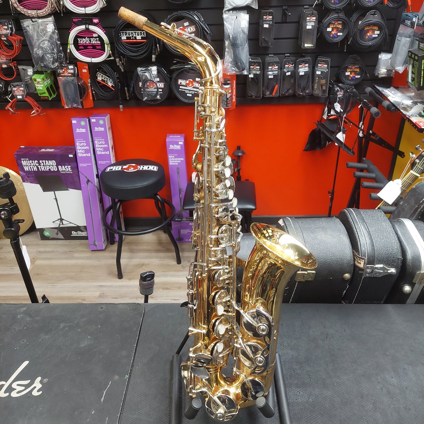 Vito Alto Saxophone - Lacquer w/ Hard Case SN# 041521 (USED) "Made In Taiwan"
