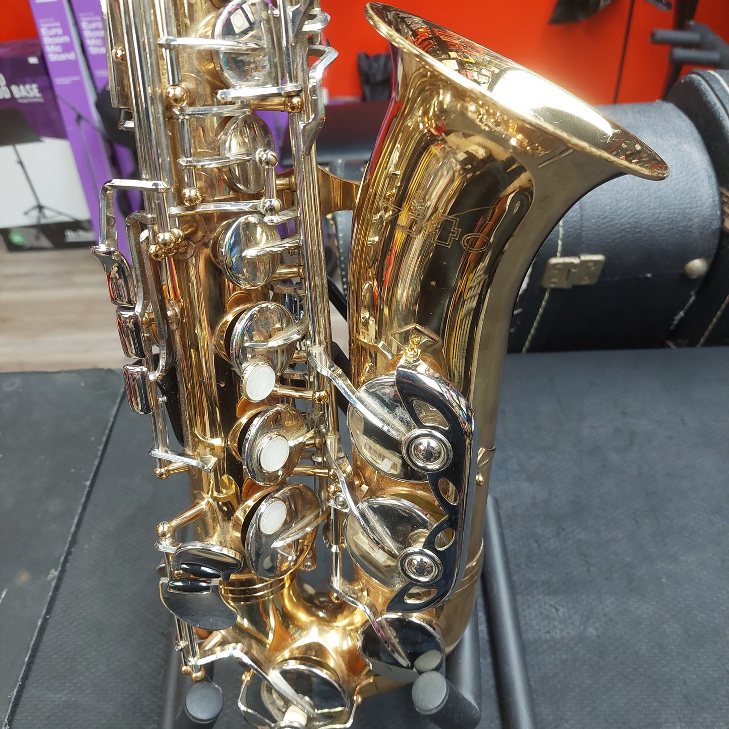 Vito Alto Saxophone - Lacquer w/ Hard Case SN# 041521 (USED) "Made In Taiwan"