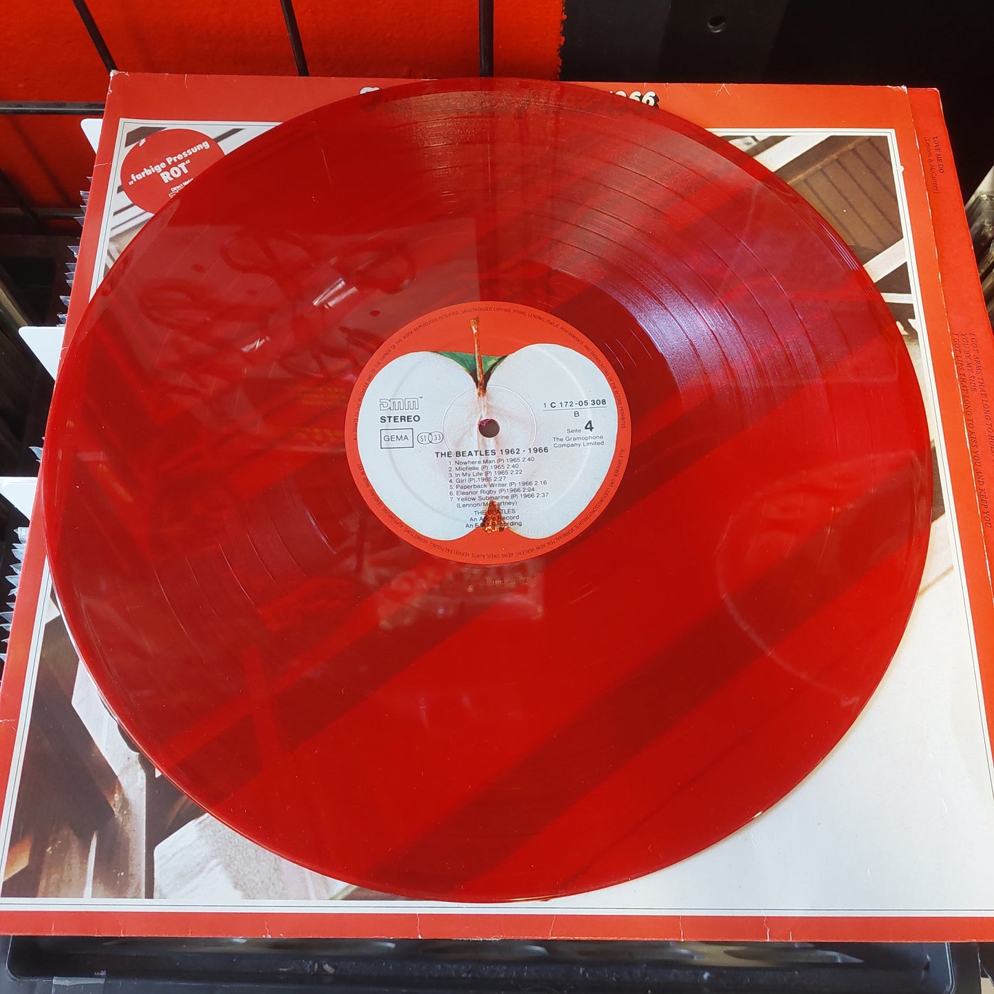 The Beatles - The Beatles/1962-1966 2X LP (USED) "Red Vinyl"