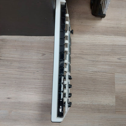 AKAI MPK mini Keyboard - White  SN# (21)A31708221743061 (USED)