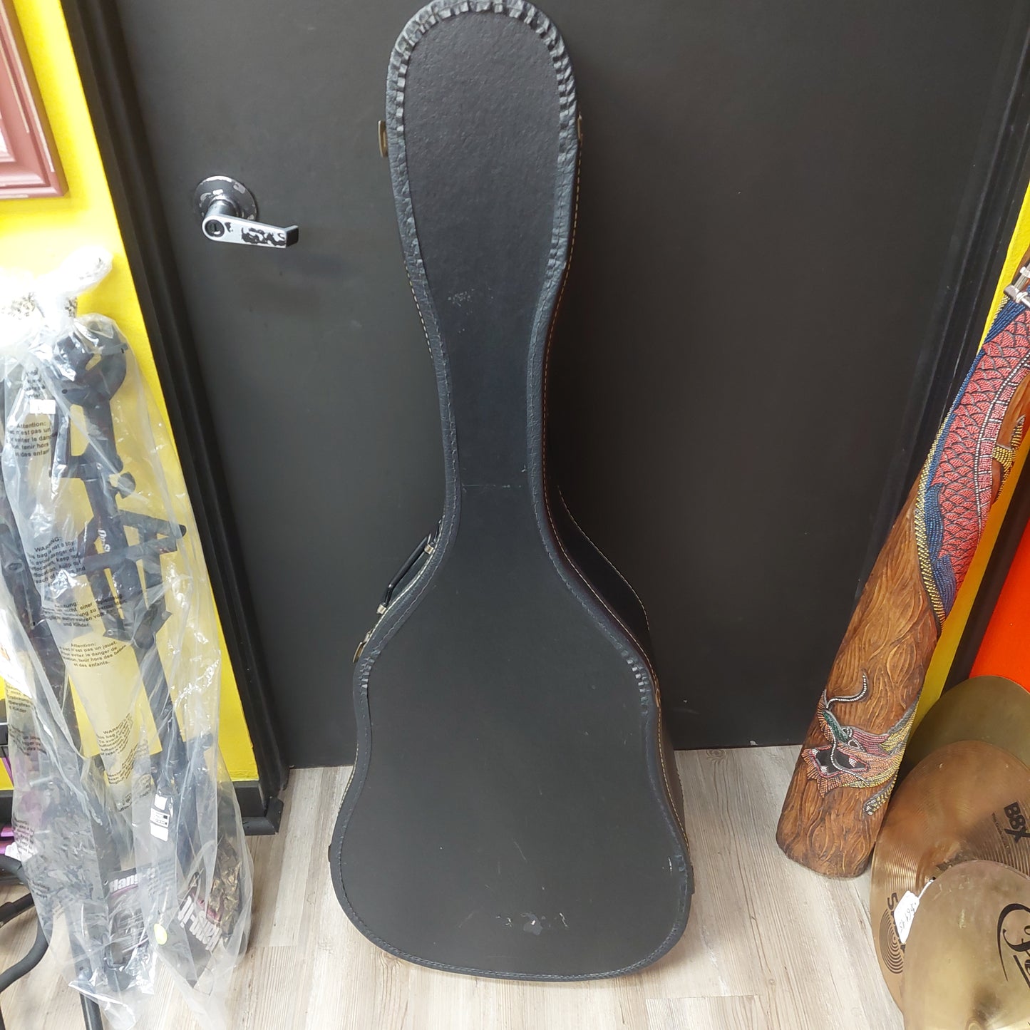 Acoustic Guitar Chipboard Case - Black (USED)
