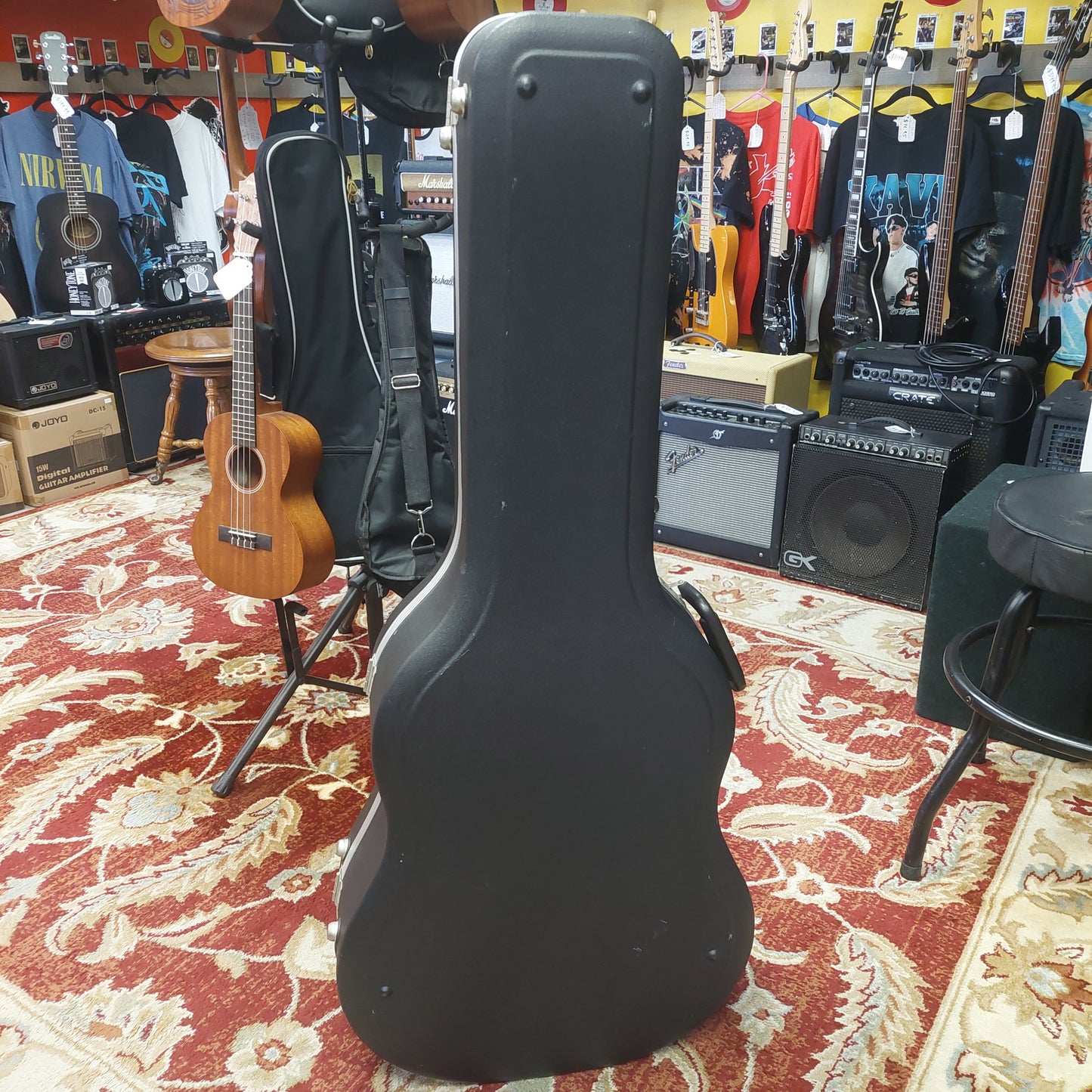 Road Runner Acoustic Guitar Hard Case - Black w/ Keys (USED)