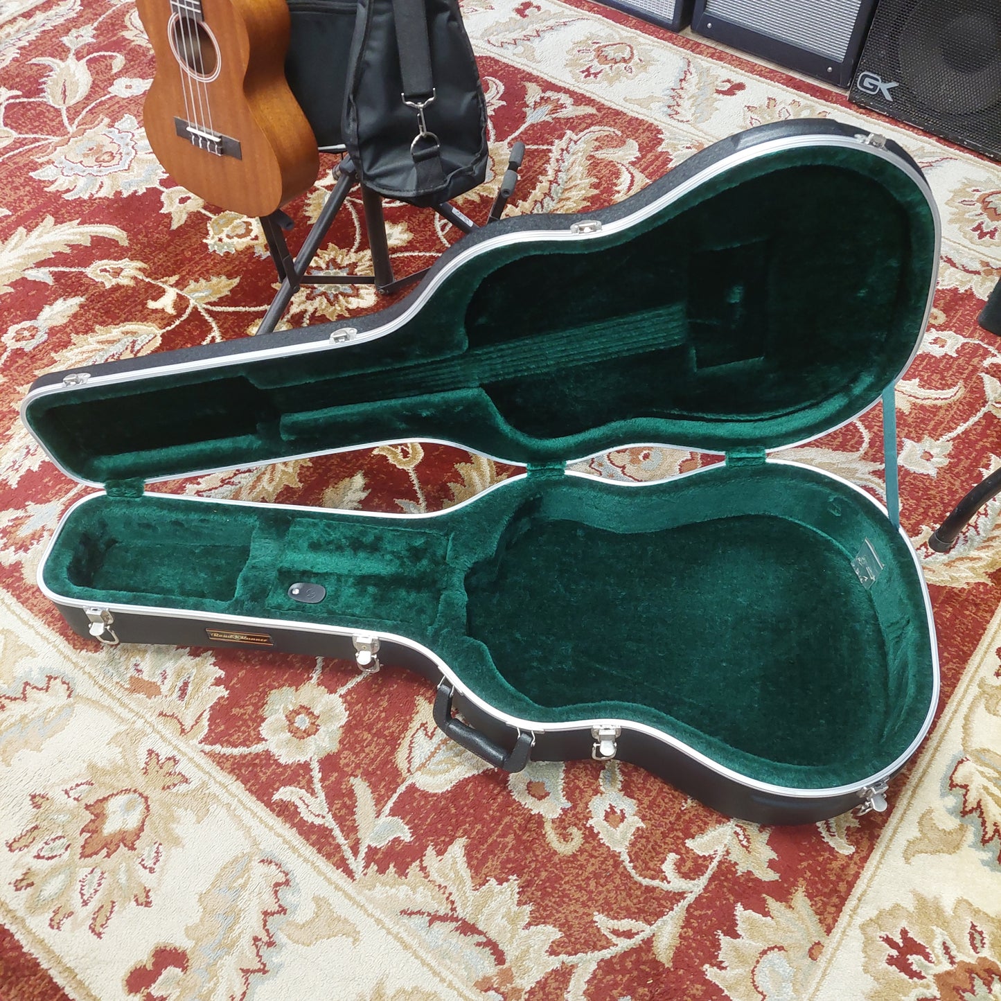 Road Runner Acoustic Guitar Hard Case - Black w/ Keys (USED)