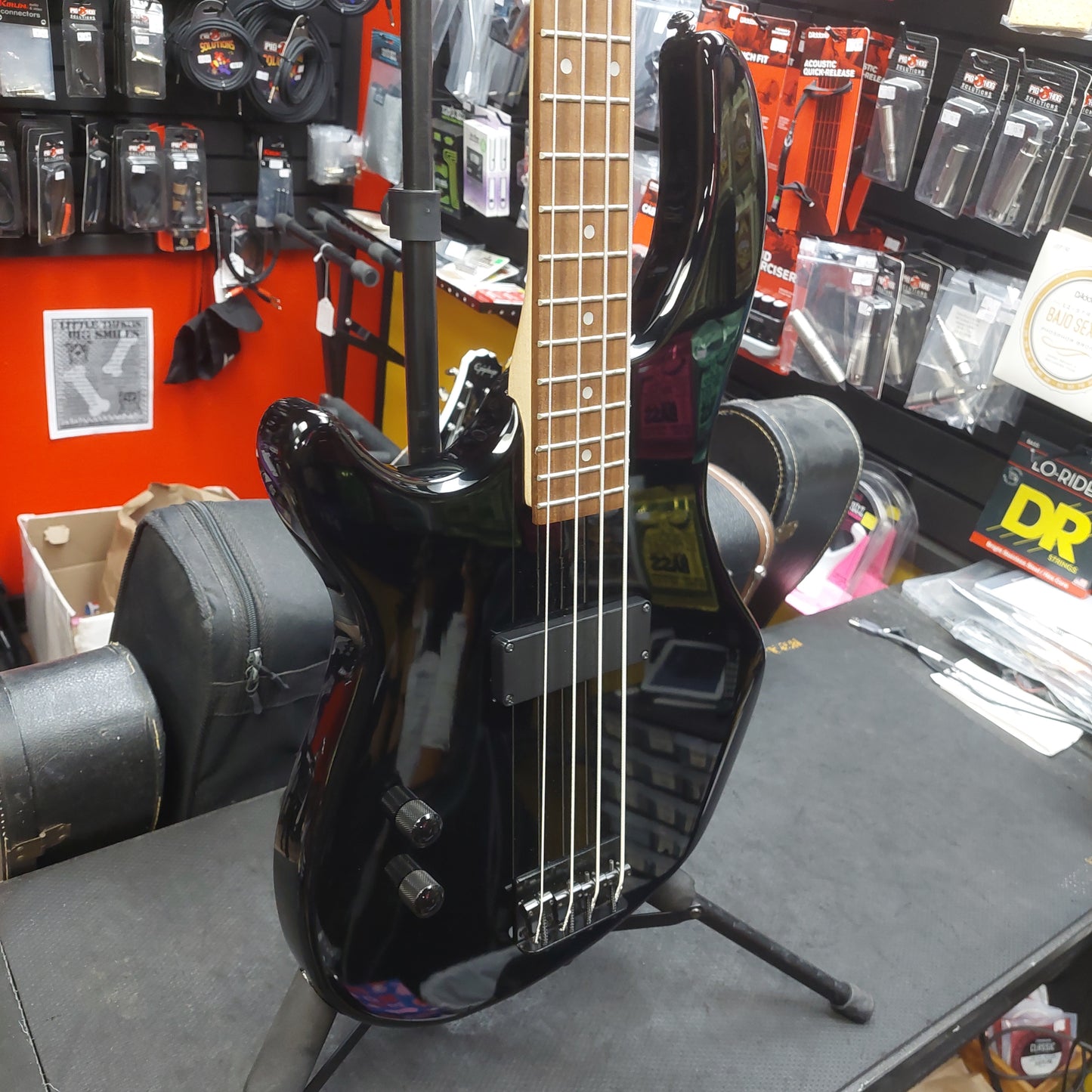 2021 Dean Edge 09 4-String Left Handed Electric Bass - Black Gloss SN# WSM2105A06.0355