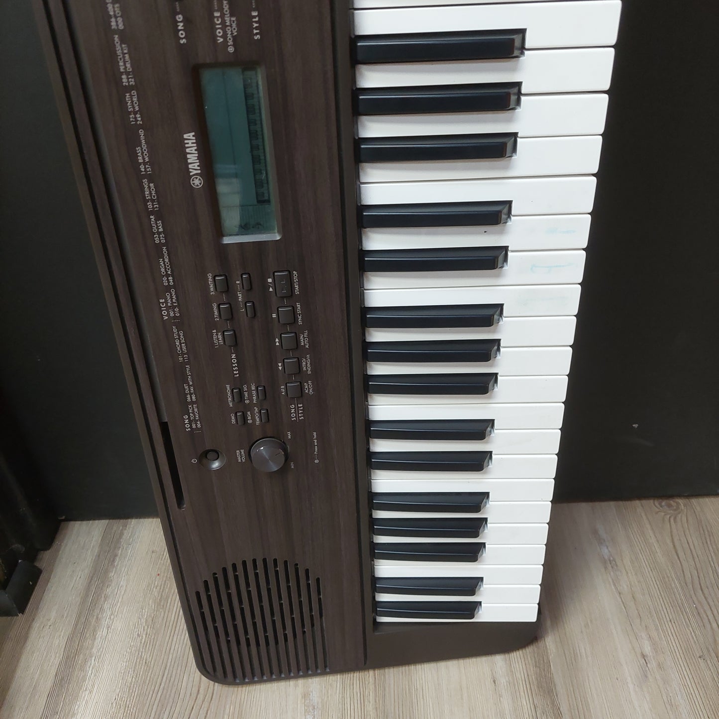Yamaha PSR-E360W 61-Key Keyboard w/ Power Supply (USED) SN# 21UEZP01033