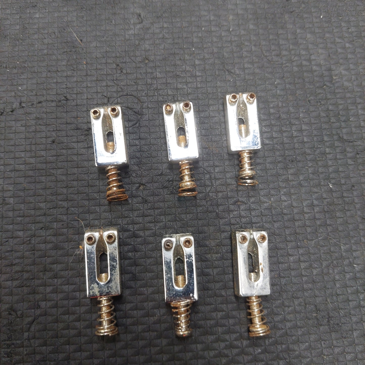 Electric Guitar Saddles w/ Screws (USED)