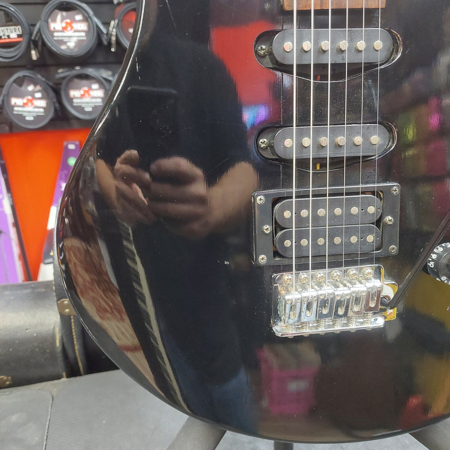 1998 Washburn Maverick Series BT-4/BK Electric Guitar w/ Grover Tuners - Black SN# I801120599