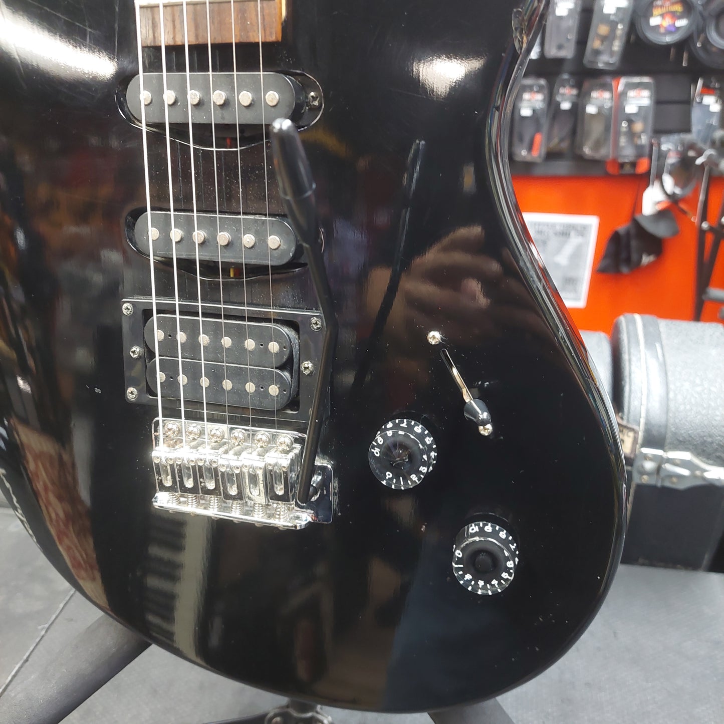 1998 Washburn Maverick Series BT-4/BK Electric Guitar w/ Grover Tuners - Black SN# I801120599