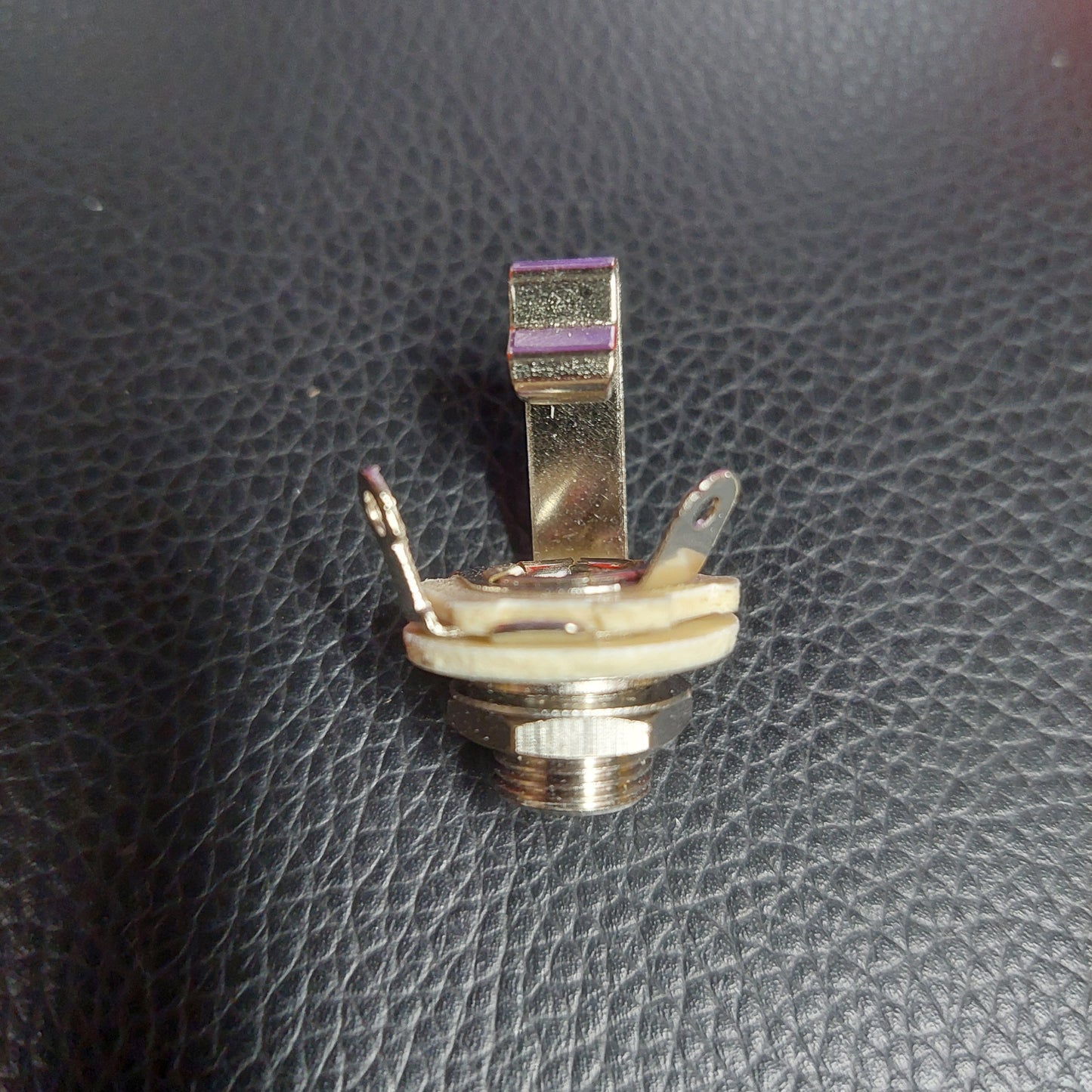 1/4" Mono Guitar Output Jack