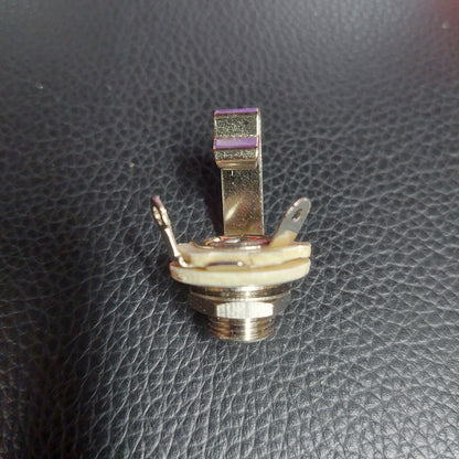 1/4" Mono Guitar Output Jack