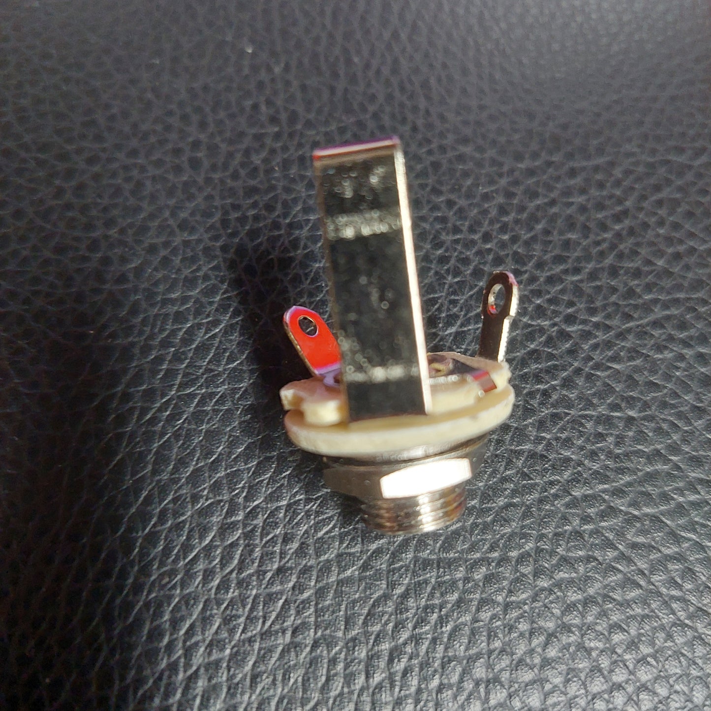 1/4" Mono Guitar Output Jack