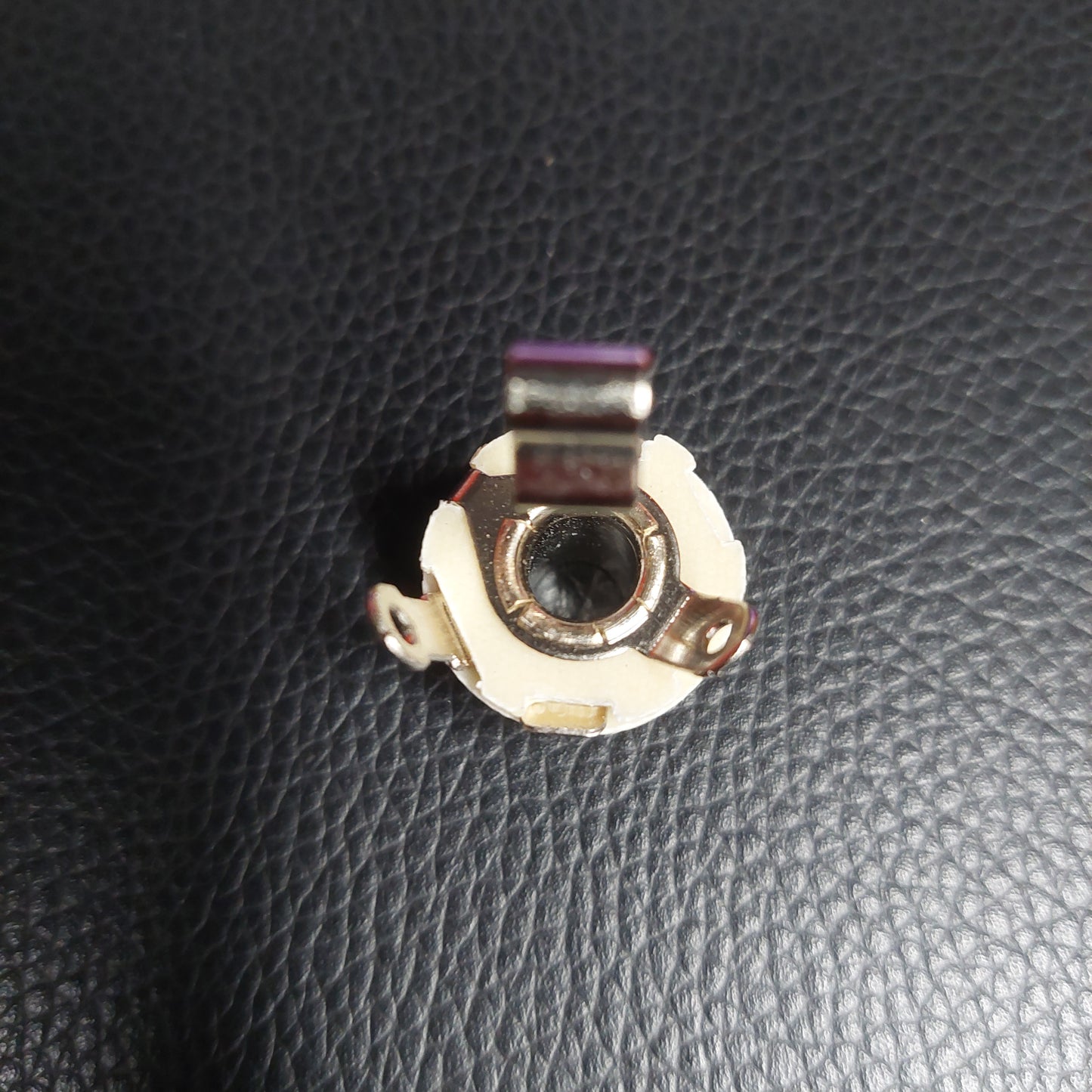 1/4" Mono Guitar Output Jack