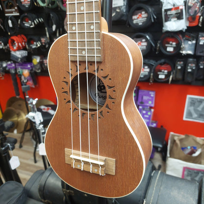 Penguin PGUKMPT Soprano Ukulele w/ Pinguin Gig Bag