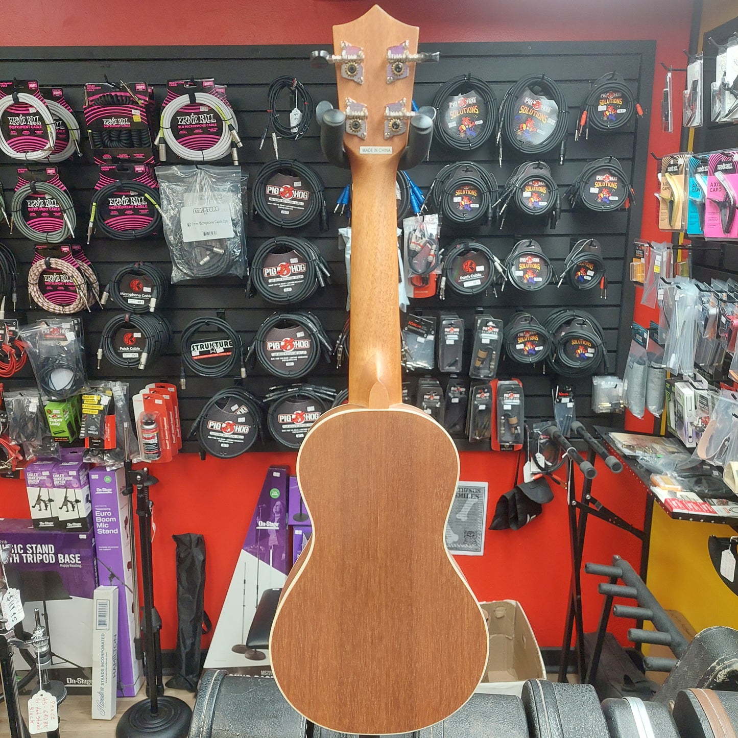 Penguin PGUKMPT Soprano Ukulele w/ Pinguin Gig Bag